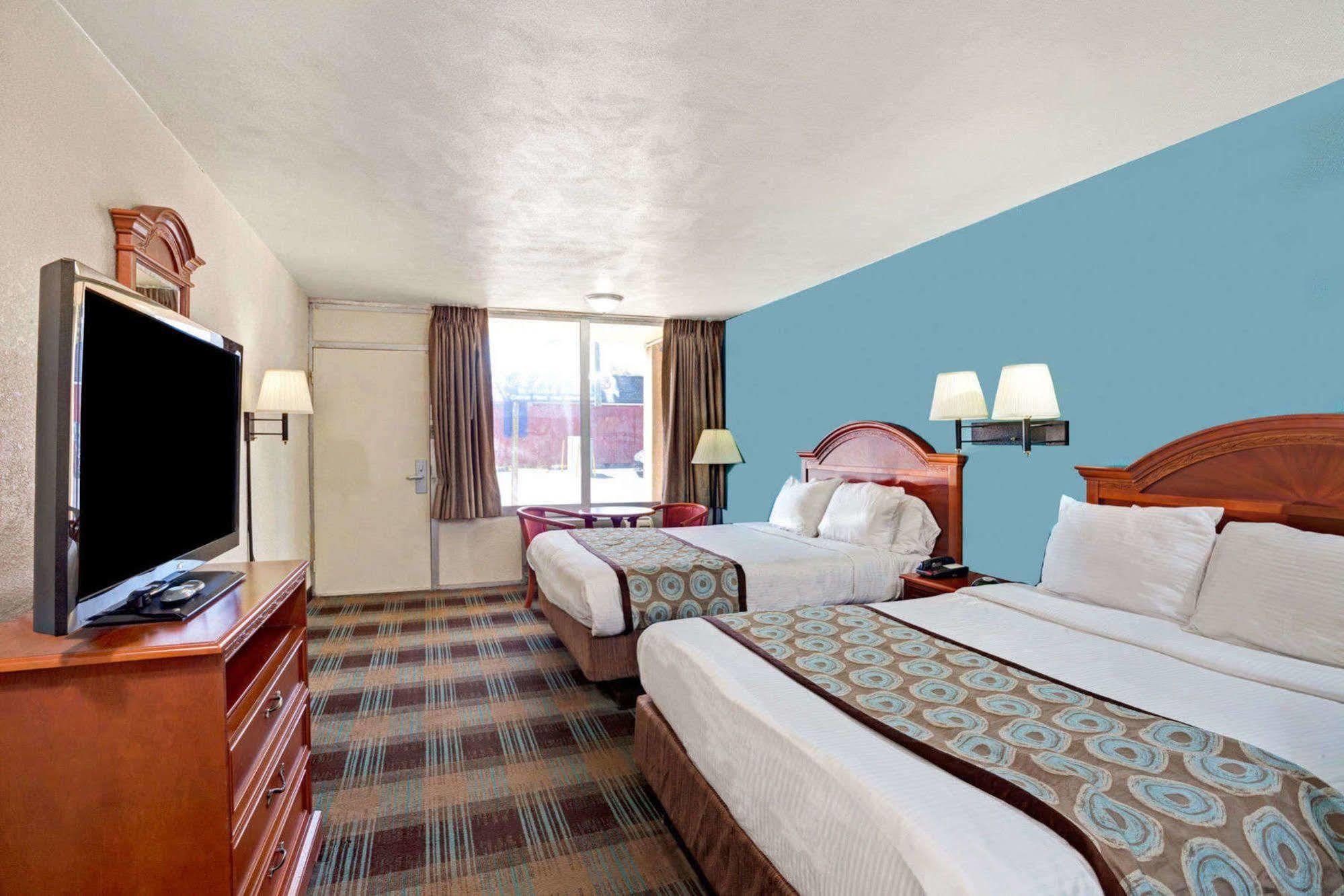 Super 8 By Wyndham Nashville/ Dntn/ Opryland Area Экстерьер фото